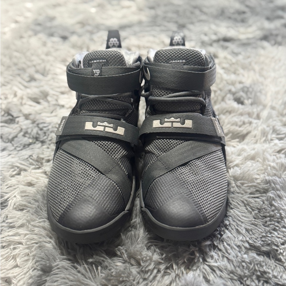 Nike LeBron Soldier 9 (IX) basketball shoes in a cool grey/wolf grey